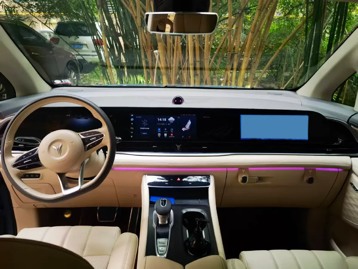 2022 Voyah Dream 1.5T 136HP L4 PHEV 25.57KWH,autocango,china used car exporter,china ev exporter,chinese used car exporter,chinese used ev exporter