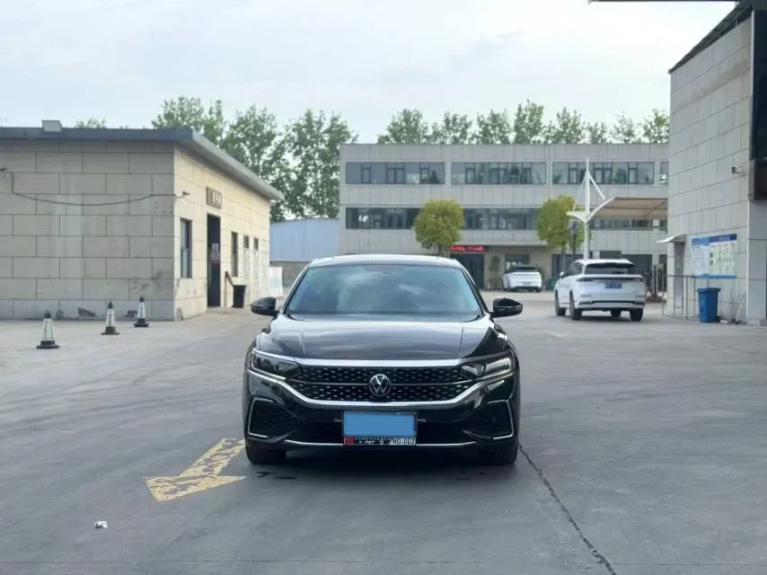 2024 Volkswagen Passat 2.0T 186HP L4 7DCT,autocango,china used car exporter,china ev exporter,chinese used car exporter,chinese used ev exporter
