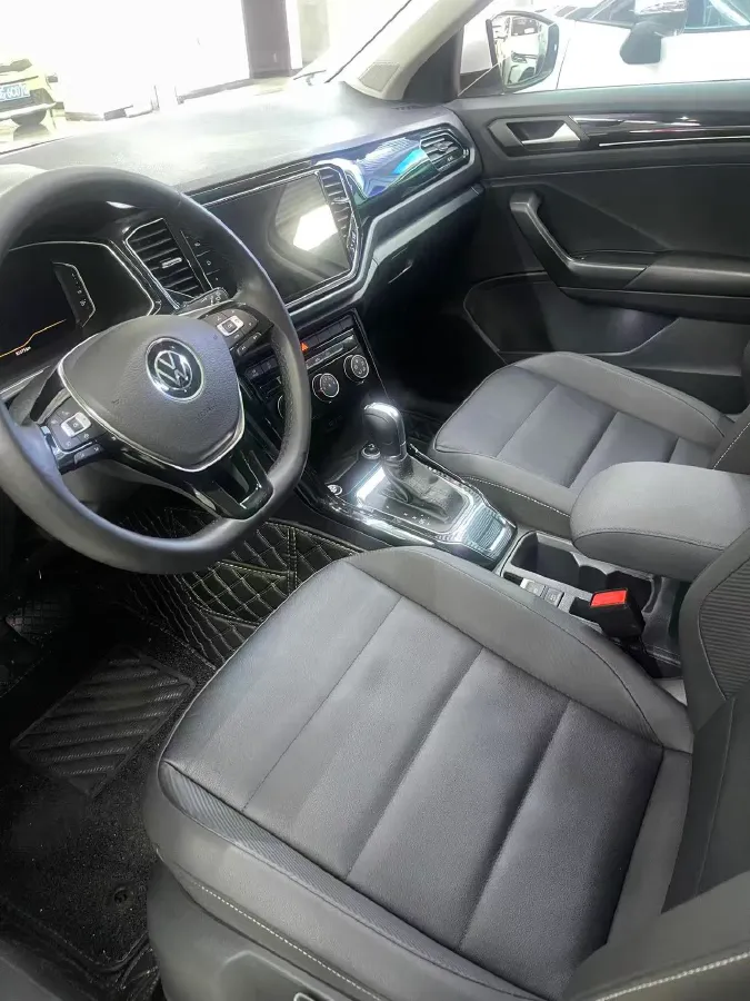 2021 Volkswagen T-Roc 1.4T 150HP L4 7DCT,autocango,china used car exporter,china ev exporter,chinese used car exporter,chinese used ev exporter