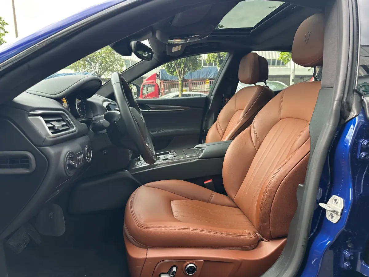 2022 Audi Q7 2.0T 245HP L4 8AT,autocango,china used car exporter,china ev exporter,chinese used car exporter,chinese used ev exporter