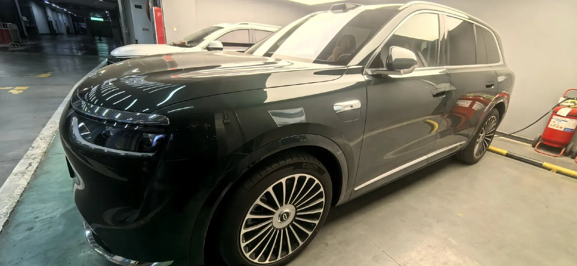 2025 AITO AITO M8 REEV 160HP REEV 53.4KWH,autocango,china used car exporter,china ev exporter,chinese used car exporter,chinese used ev exporter