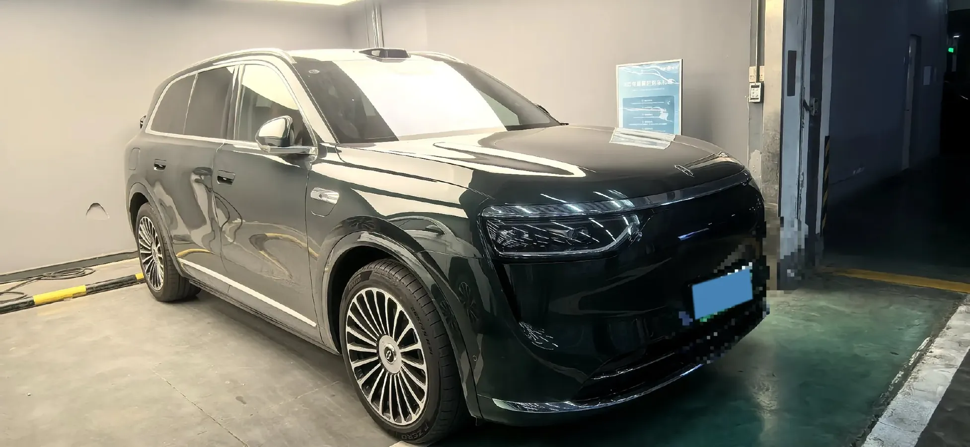 2025 AITO AITO M8 REEV 160HP REEV 53.4KWH,autocango,china used car exporter,china ev exporter,chinese used car exporter,chinese used ev exporter