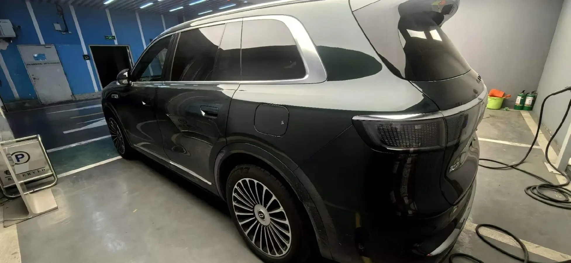 2025 AITO AITO M8 REEV 160HP REEV 53.4KWH,autocango,china used car exporter,china ev exporter,chinese used car exporter,chinese used ev exporter