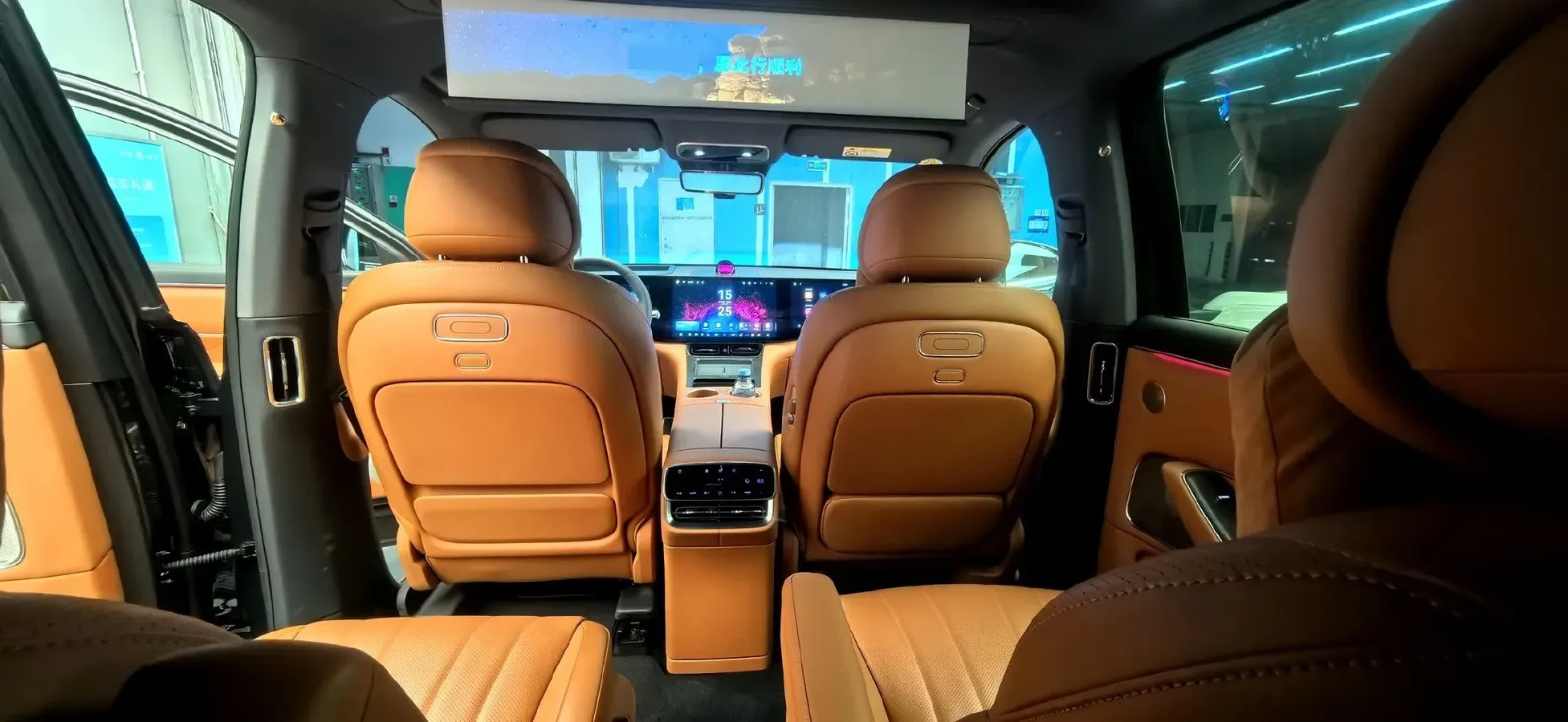 2025 AITO AITO M8 REEV 160HP REEV 53.4KWH,autocango,china used car exporter,china ev exporter,chinese used car exporter,chinese used ev exporter