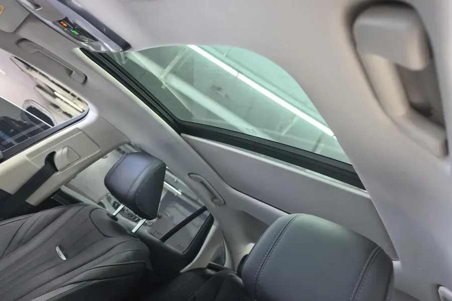 2024 HongQi H5 2.0T 224HP L4 8AT,autocango,china used car exporter,china ev exporter,chinese used car exporter,chinese used ev exporter