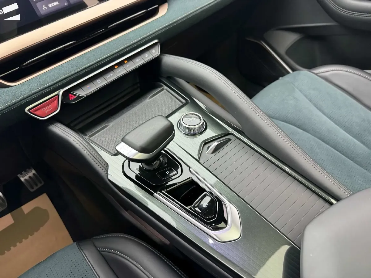 2021 Geely Monjaro 2.0T 238HP L4 8AT,autocango,china used car exporter,china ev exporter,chinese used car exporter,chinese used ev exporter