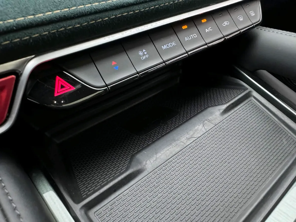 2021 Geely Monjaro 2.0T 238HP L4 8AT,autocango,china used car exporter,china ev exporter,chinese used car exporter,chinese used ev exporter