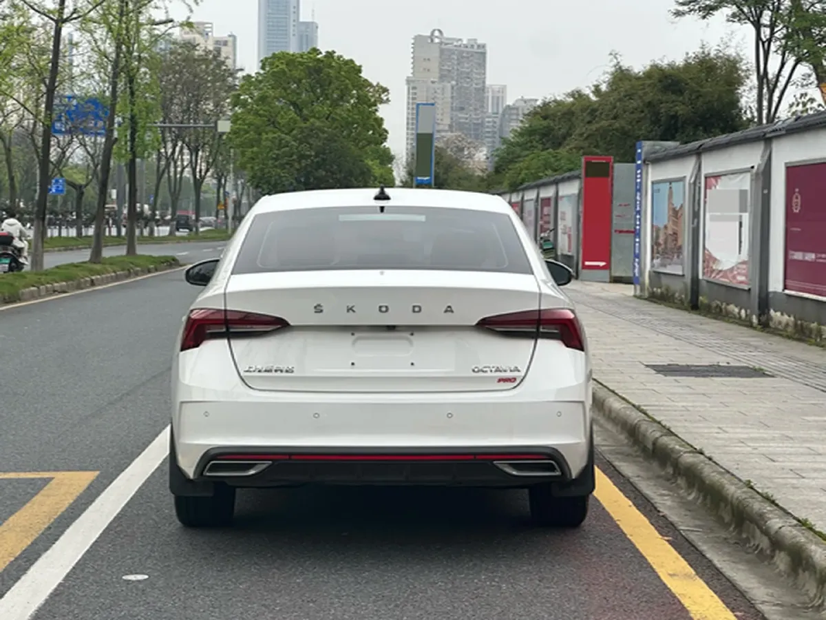 2021 Skoda Octavia 1.4T 150HP L4 7DCT,autocango,china used car exporter,china ev exporter,chinese used car exporter,chinese used ev exporter