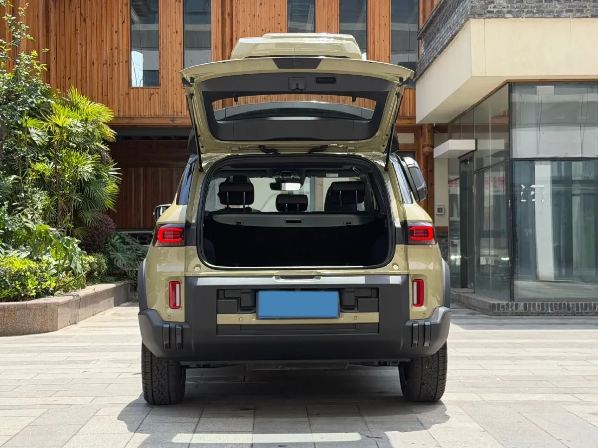 2025 Geely Cowboy 1.5T 181HP L4 7DCT,autocango,china used car exporter,china ev exporter,chinese used car exporter,chinese used ev exporter