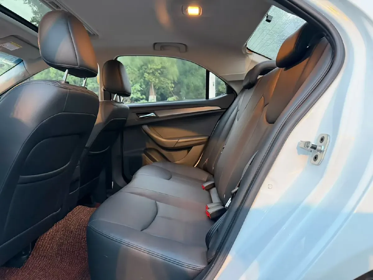 2015 Roewe 350 1.5L 109HP L4 4AT,autocango,china used car exporter,china ev exporter,chinese used car exporter,chinese used ev exporter