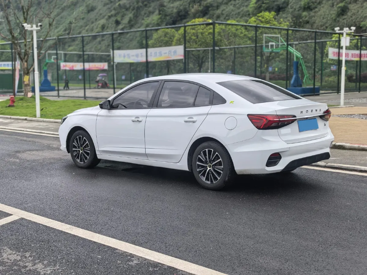 2021 Roewe i5 1.5L 120HP L4 5MT,autocango,china used car exporter,china ev exporter,chinese used car exporter,chinese used ev exporter