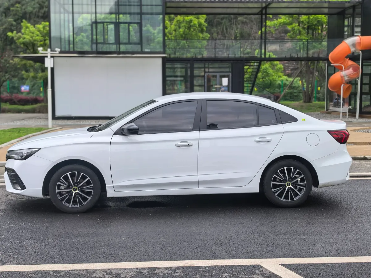 2021 Roewe i5 1.5L 120HP L4 5MT,autocango,china used car exporter,china ev exporter,chinese used car exporter,chinese used ev exporter