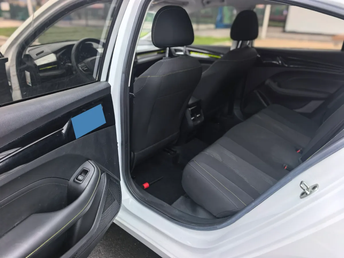 2021 Roewe i5 1.5L 120HP L4 5MT,autocango,china used car exporter,china ev exporter,chinese used car exporter,chinese used ev exporter