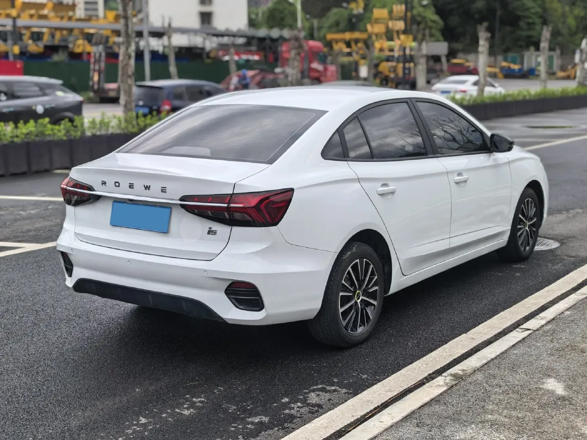 2021 Roewe i5 1.5L 120HP L4 5MT,autocango,china used car exporter,china ev exporter,chinese used car exporter,chinese used ev exporter