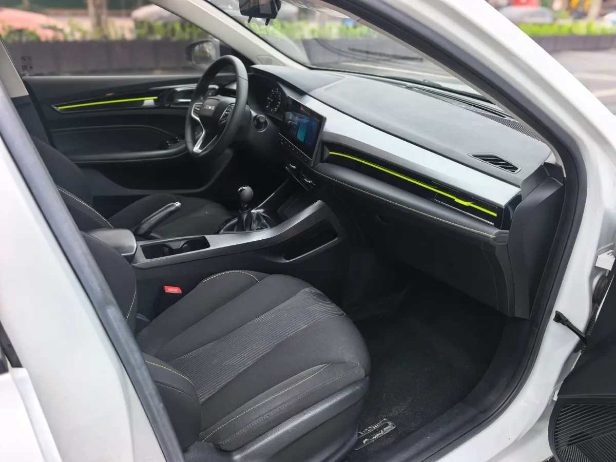 2021 Roewe i5 1.5L 120HP L4 5MT,autocango,china used car exporter,china ev exporter,chinese used car exporter,chinese used ev exporter