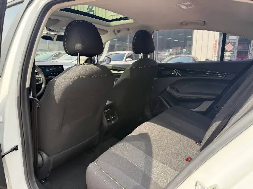 2021 Roewe i5 1.5L 120HP L4 CVT,autocango,china used car exporter,china ev exporter,chinese used car exporter,chinese used ev exporter