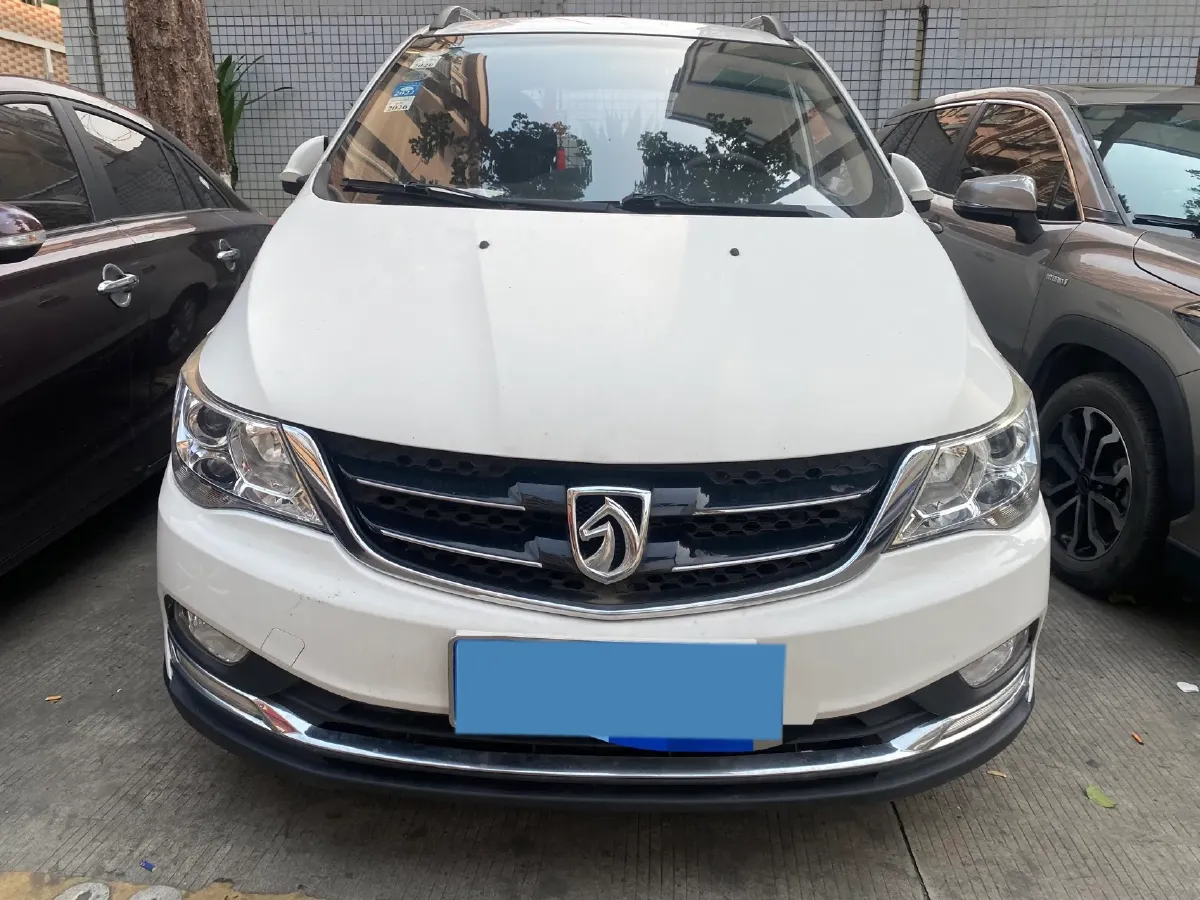 2016 BaoJun 730 1.5L 112HP L4 5MT,autocango,china used car exporter,china ev exporter,chinese used car exporter,chinese used ev exporter