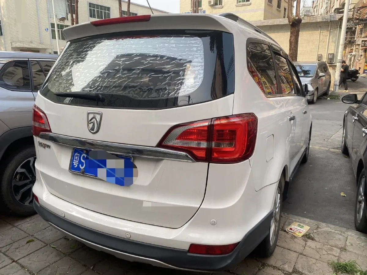 2016 BaoJun 730 1.5L 112HP L4 5MT,autocango,china used car exporter,china ev exporter,chinese used car exporter,chinese used ev exporter