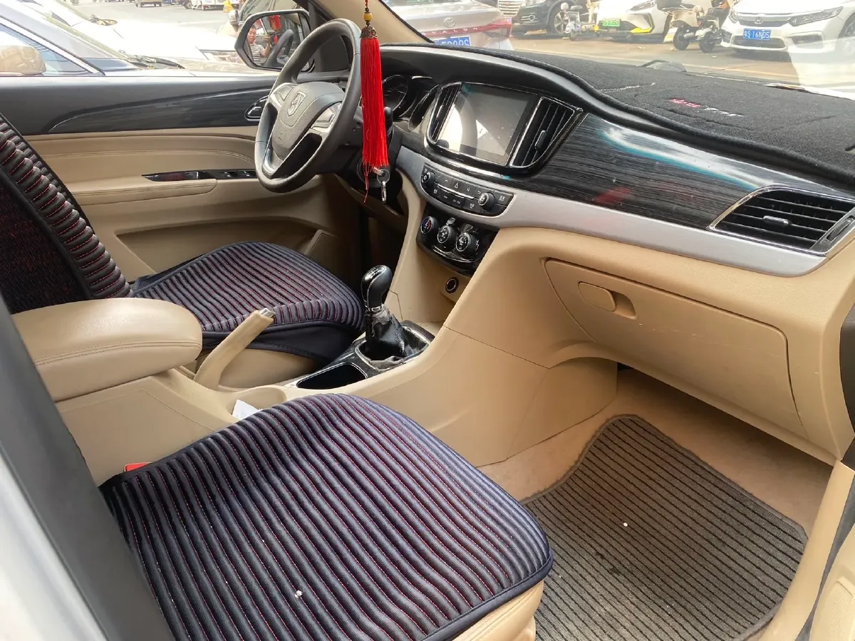 2016 BaoJun 730 1.5L 112HP L4 5MT,autocango,china used car exporter,china ev exporter,chinese used car exporter,chinese used ev exporter