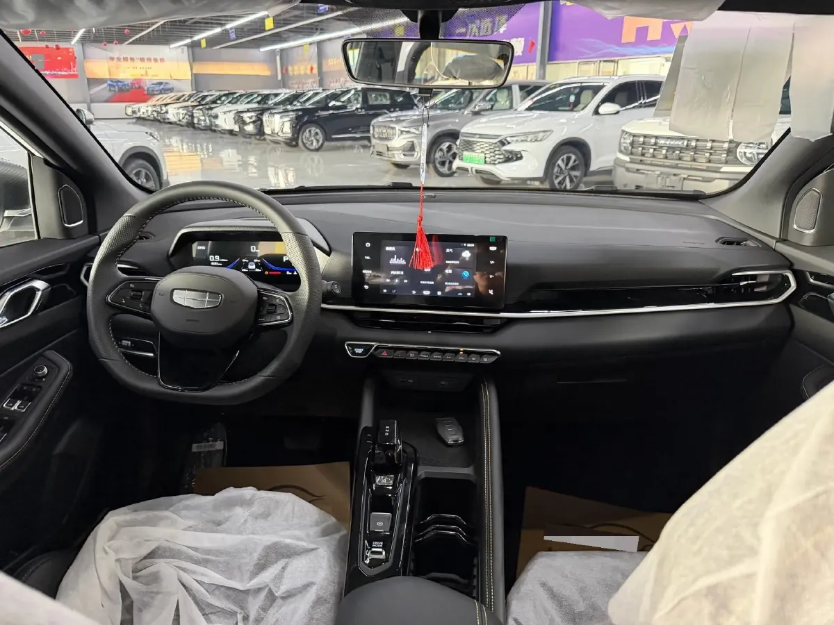 2025 Geely Coolray 1.5T 181HP L4 7DCT,autocango,china used car exporter,china ev exporter,chinese used car exporter,chinese used ev exporter