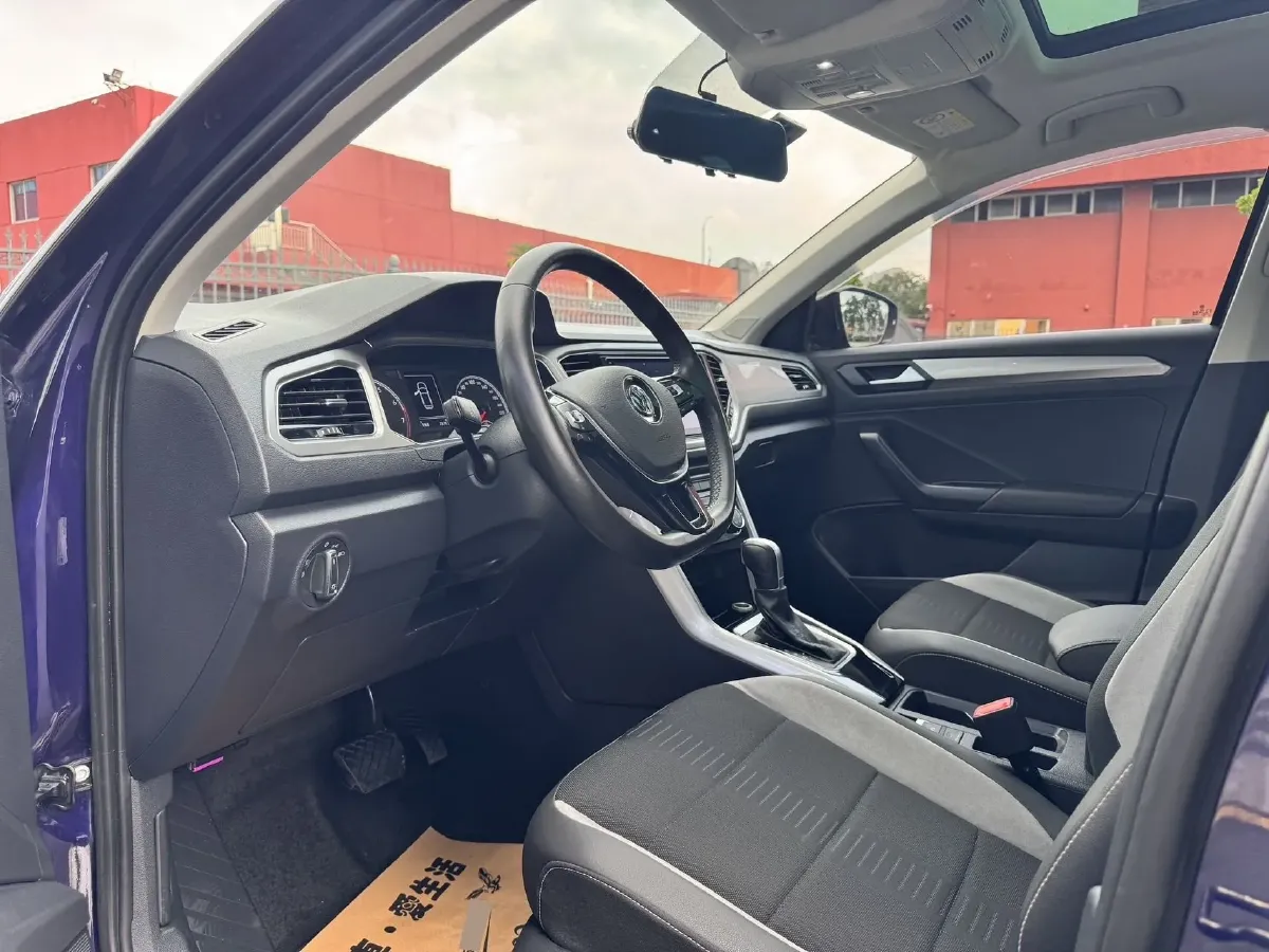 2019 Volkswagen T-Roc 1.4T 131HP L4 7DCT,autocango,china used car exporter,china ev exporter,chinese used car exporter,chinese used ev exporter