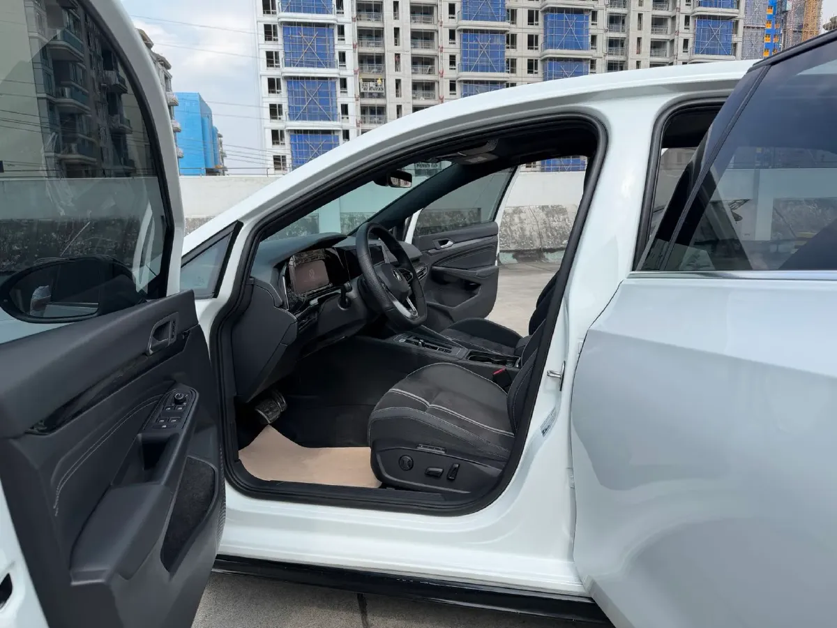 2023 Volkswagen Golf 1.4T 150HP L4 7DCT,autocango,china used car exporter,china ev exporter,chinese used car exporter,chinese used ev exporter