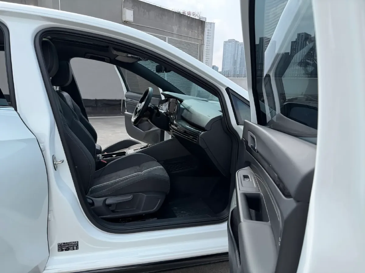 2023 Volkswagen Golf 1.4T 150HP L4 7DCT,autocango,china used car exporter,china ev exporter,chinese used car exporter,chinese used ev exporter