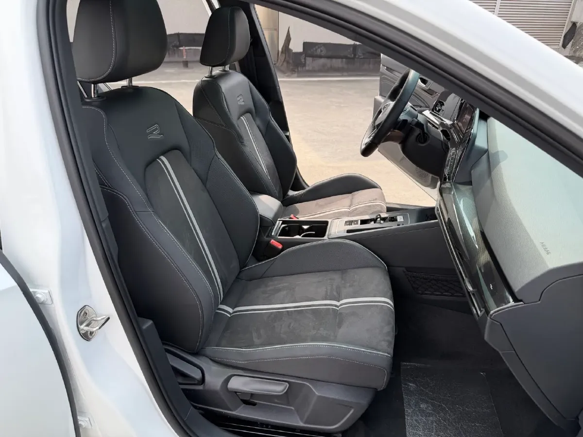 2023 Volkswagen Golf 1.4T 150HP L4 7DCT,autocango,china used car exporter,china ev exporter,chinese used car exporter,chinese used ev exporter