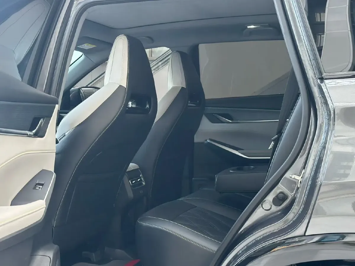 2023 ChangAn CS75 Plus iDD 1.5T 170HP L4 6TCT PHEV 28.39KWH,autocango,china used car exporter,china ev exporter,chinese used car exporter,chinese used ev exporter