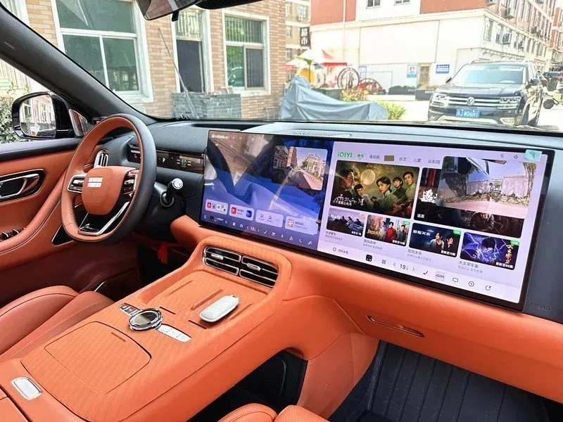 2025 Volkswagen Tiguan L 2.0T 220HP L4 7DCT,autocango,china used car exporter,china ev exporter,chinese used car exporter,chinese used ev exporter