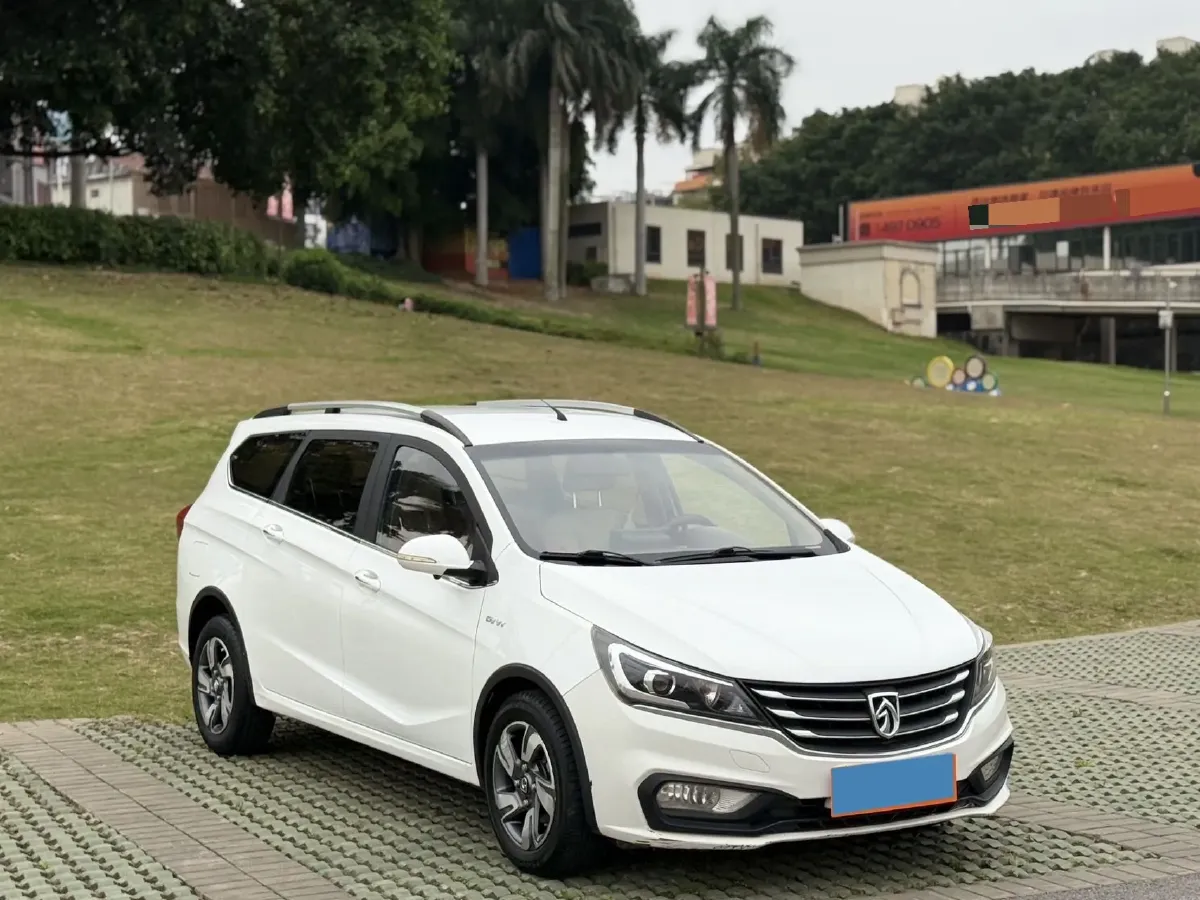 2017 BaoJun 310 1.5L 112HP L4 6MT,autocango,china used car exporter,china ev exporter,chinese used car exporter,chinese used ev exporter