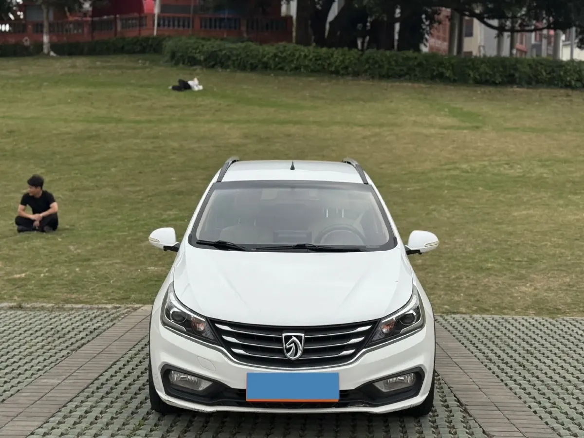 2017 BaoJun 310 1.5L 112HP L4 6MT,autocango,china used car exporter,china ev exporter,chinese used car exporter,chinese used ev exporter