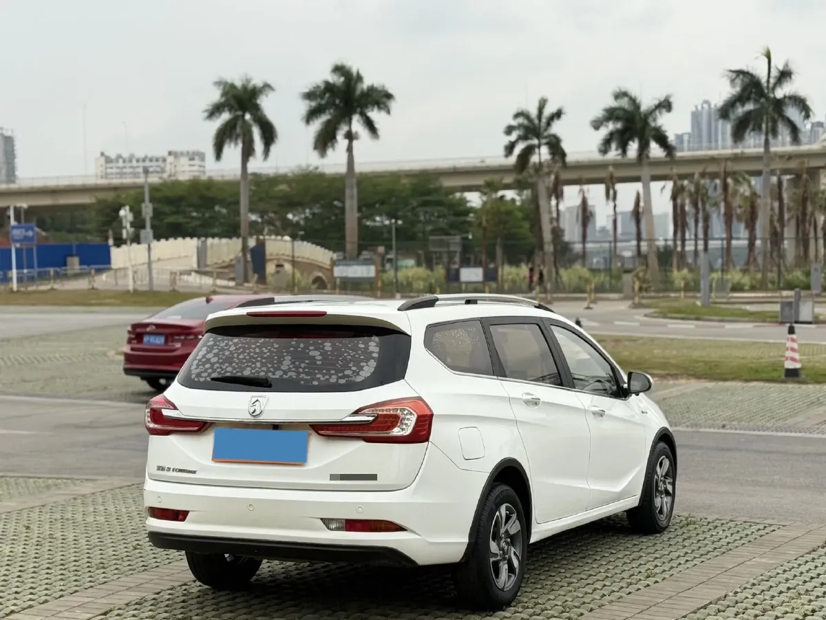 2017 BaoJun 310 1.5L 112HP L4 6MT,autocango,china used car exporter,china ev exporter,chinese used car exporter,chinese used ev exporter