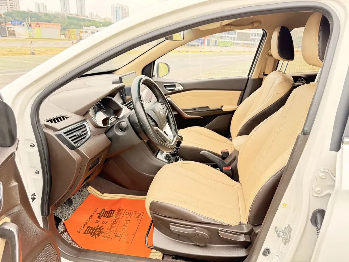 2017 BaoJun 310 1.5L 112HP L4 6MT,autocango,china used car exporter,china ev exporter,chinese used car exporter,chinese used ev exporter