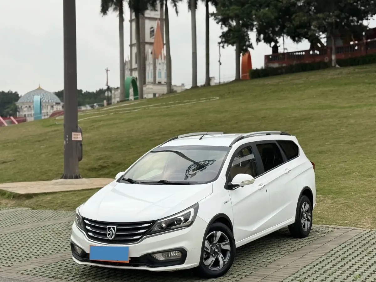 2017 BaoJun 310 1.5L 112HP L4 6MT,autocango,china used car exporter,china ev exporter,chinese used car exporter,chinese used ev exporter