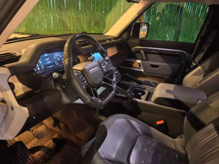 2024 Land Rover Defender 3.0T 400HP L6 8AT,autocango,china used car exporter,china ev exporter,chinese used car exporter,chinese used ev exporter