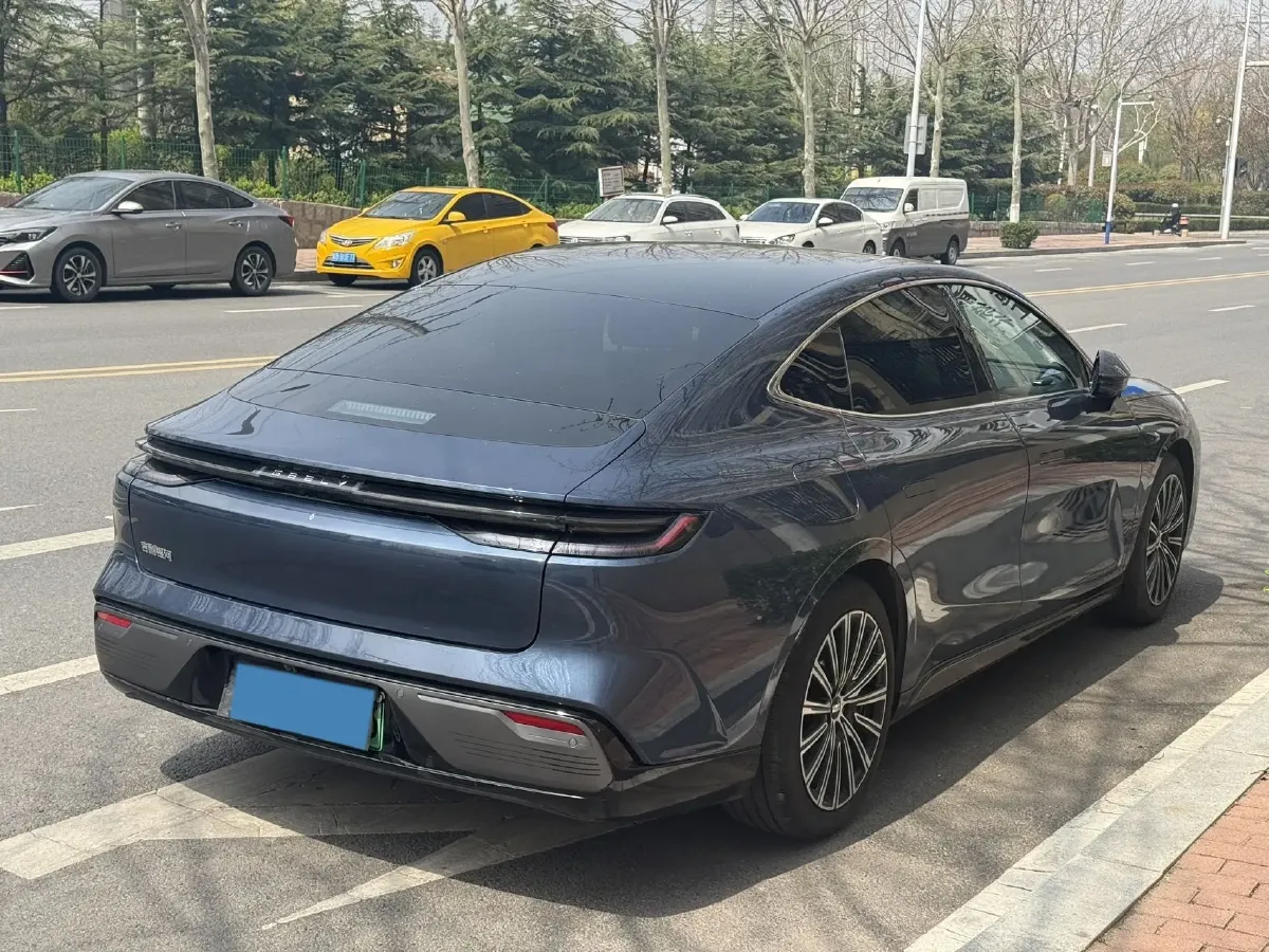 2025 Geely Galaxy Starshine 8 1.5T 163HP L4 3DHT PHEV 27.69KWH,autocango,china used car exporter,china ev exporter,chinese used car exporter,chinese used ev exporter