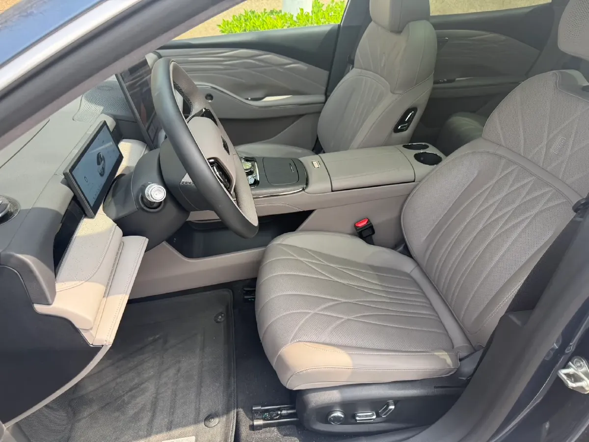 2025 Geely Galaxy Starshine 8 1.5T 163HP L4 3DHT PHEV 27.69KWH,autocango,china used car exporter,china ev exporter,chinese used car exporter,chinese used ev exporter