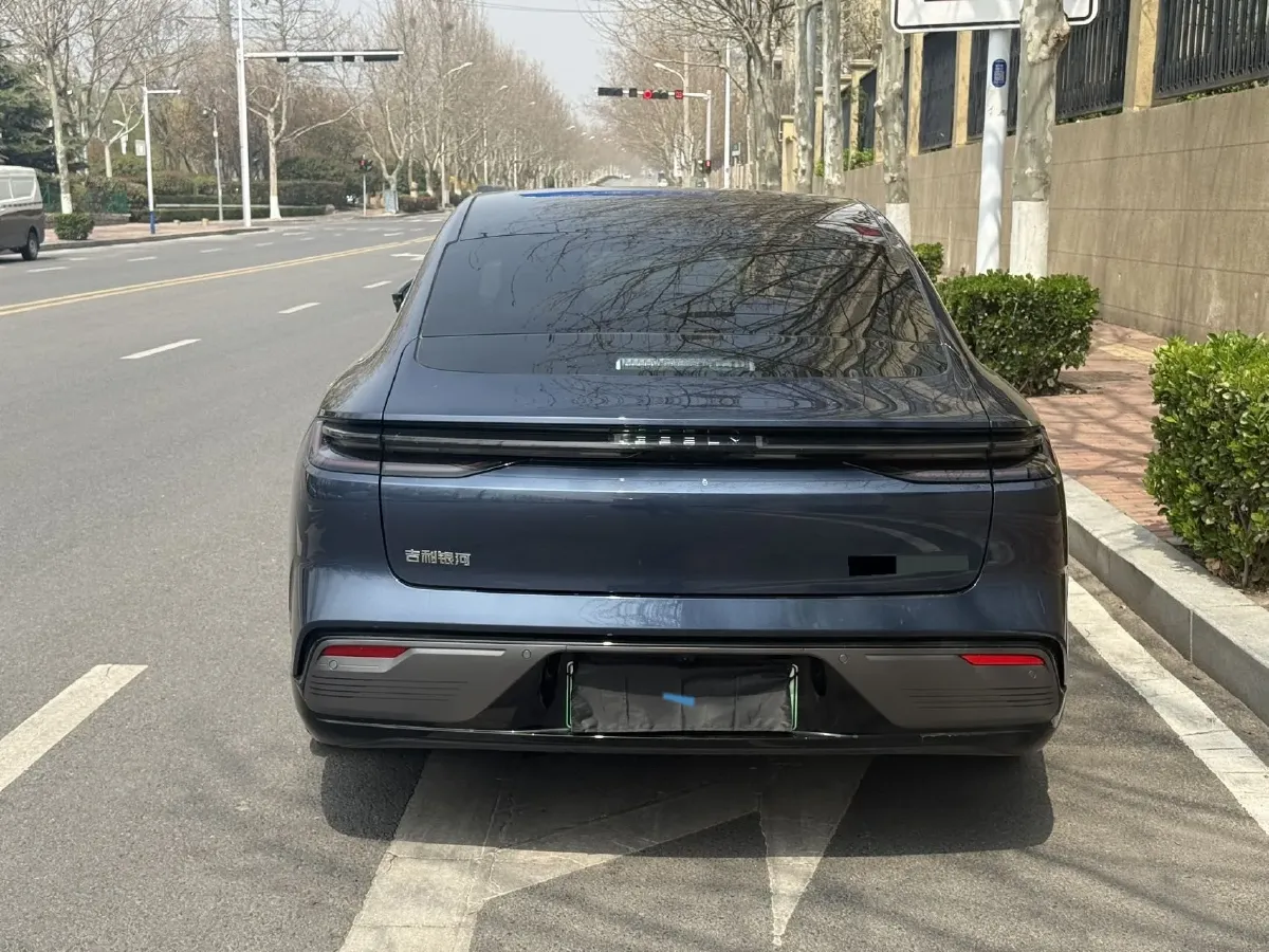 2025 Geely Galaxy Starshine 8 1.5T 163HP L4 3DHT PHEV 27.69KWH,autocango,china used car exporter,china ev exporter,chinese used car exporter,chinese used ev exporter