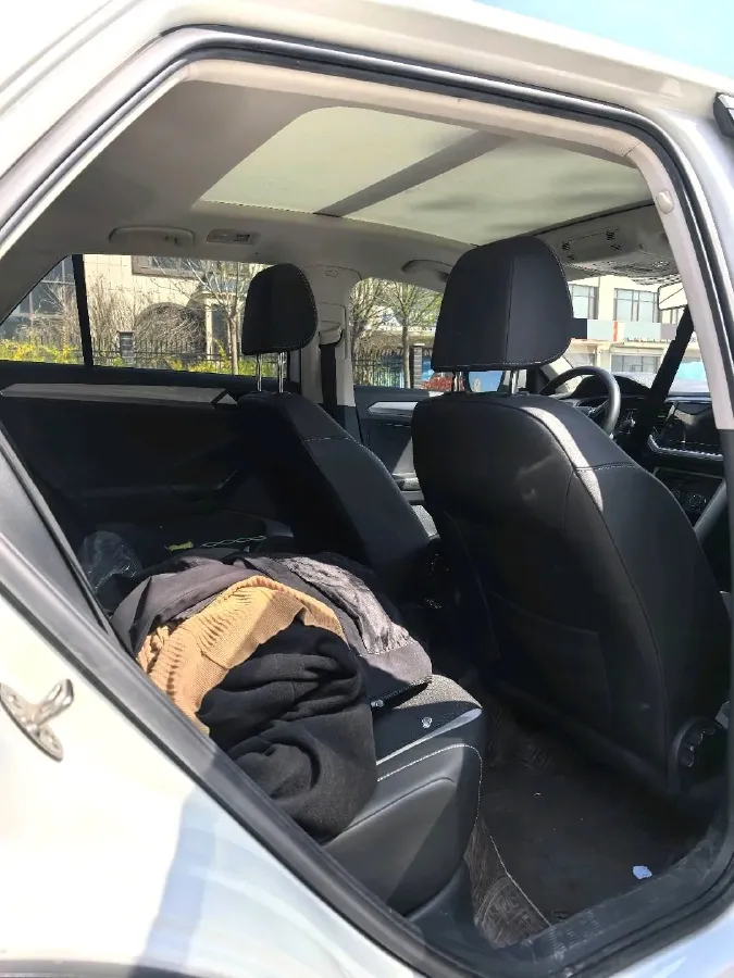 2022 Volkswagen T-Roc 1.4T 150HP L4 7DCT,autocango,china used car exporter,china ev exporter,chinese used car exporter,chinese used ev exporter