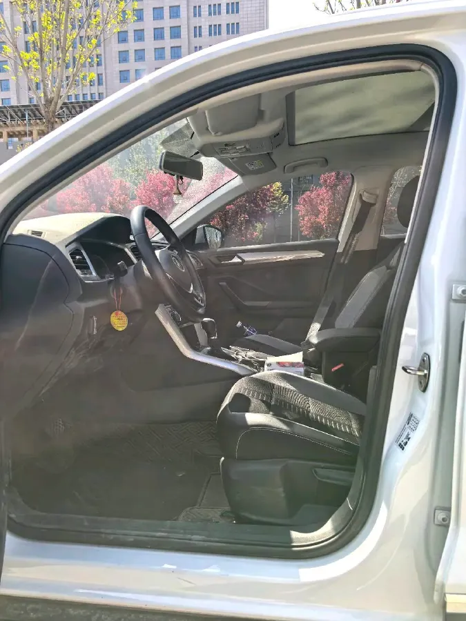 2022 Volkswagen T-Roc 1.4T 150HP L4 7DCT,autocango,china used car exporter,china ev exporter,chinese used car exporter,chinese used ev exporter