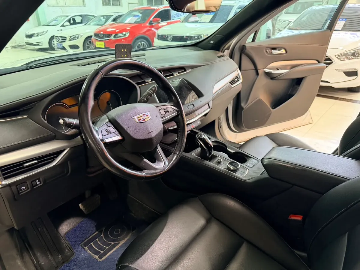 2020 Cadillac XT4 2.0T 241HP L4 9AT,autocango,china used car exporter,china ev exporter,chinese used car exporter,chinese used ev exporter