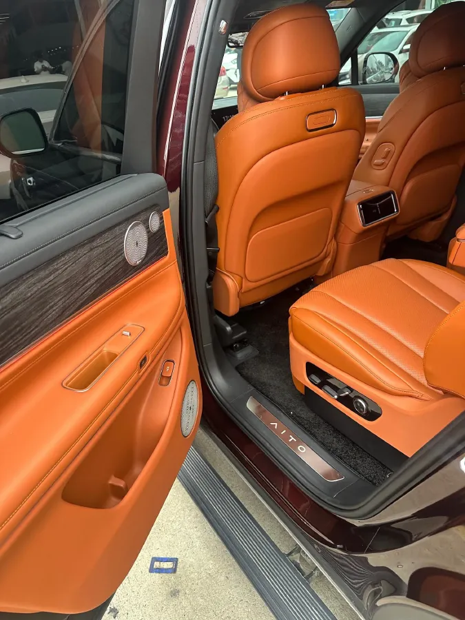 2025 AITO AITO M9 REEV 160HP REEV 52KWH,autocango,china used car exporter,china ev exporter,chinese used car exporter,chinese used ev exporter