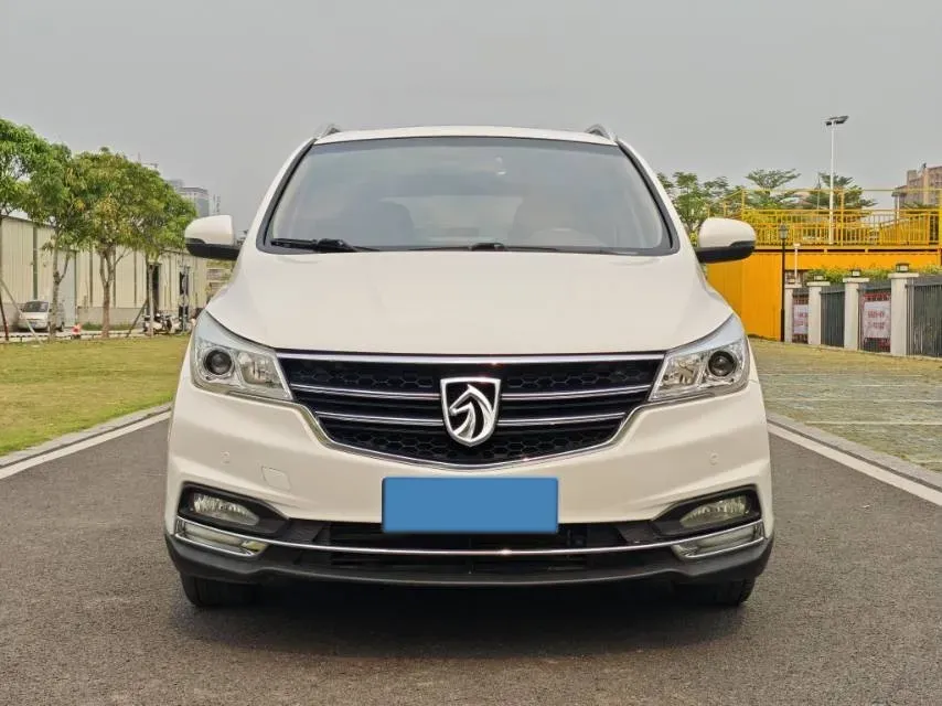 2017 BaoJun 730 1.5T 150HP L4 6MT,autocango,china used car exporter,china ev exporter,chinese used car exporter,chinese used ev exporter