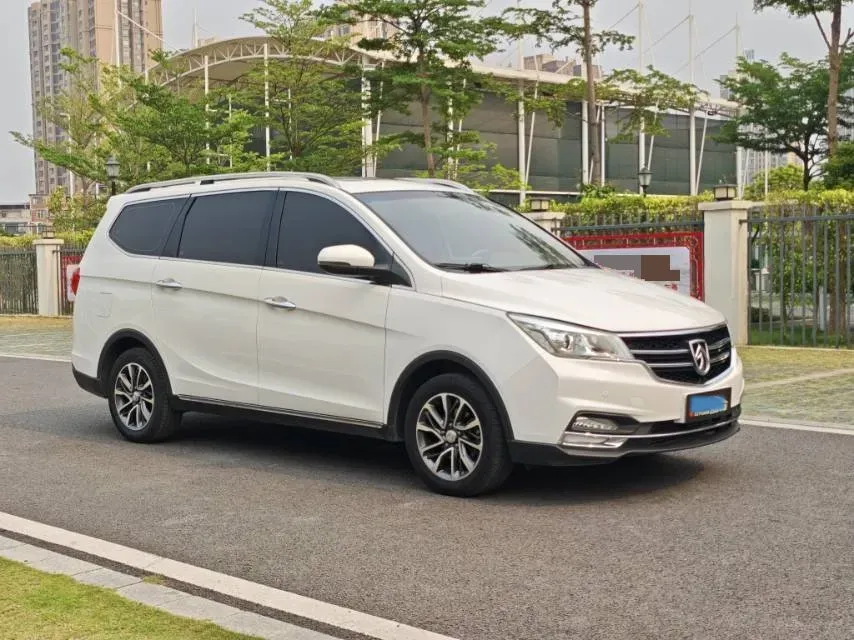 2017 BaoJun 730 1.5T 150HP L4 6MT,autocango,china used car exporter,china ev exporter,chinese used car exporter,chinese used ev exporter