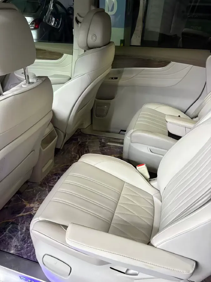 2023 Roewe iMAX8 2.0T 234HP L4 8AT,autocango,china used car exporter,china ev exporter,chinese used car exporter,chinese used ev exporter