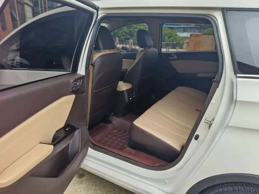 2017 BaoJun 310W 1.5L 112HP L4 6MT,autocango,china used car exporter,china ev exporter,chinese used car exporter,chinese used ev exporter