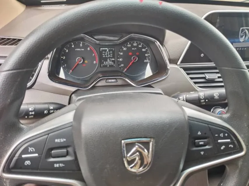 2017 BaoJun 310W 1.5L 112HP L4 6MT,autocango,china used car exporter,china ev exporter,chinese used car exporter,chinese used ev exporter