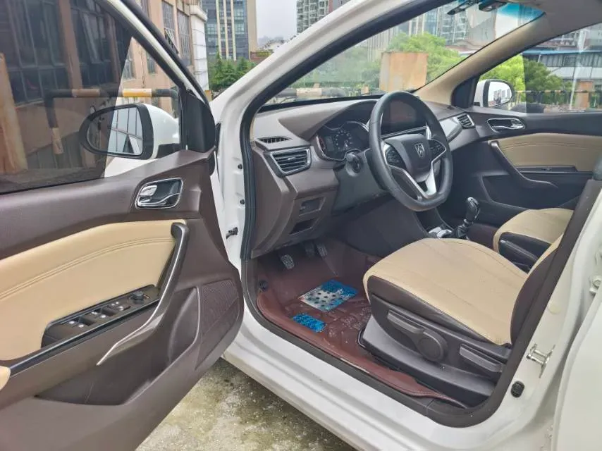 2017 BaoJun 310W 1.5L 112HP L4 6MT,autocango,china used car exporter,china ev exporter,chinese used car exporter,chinese used ev exporter