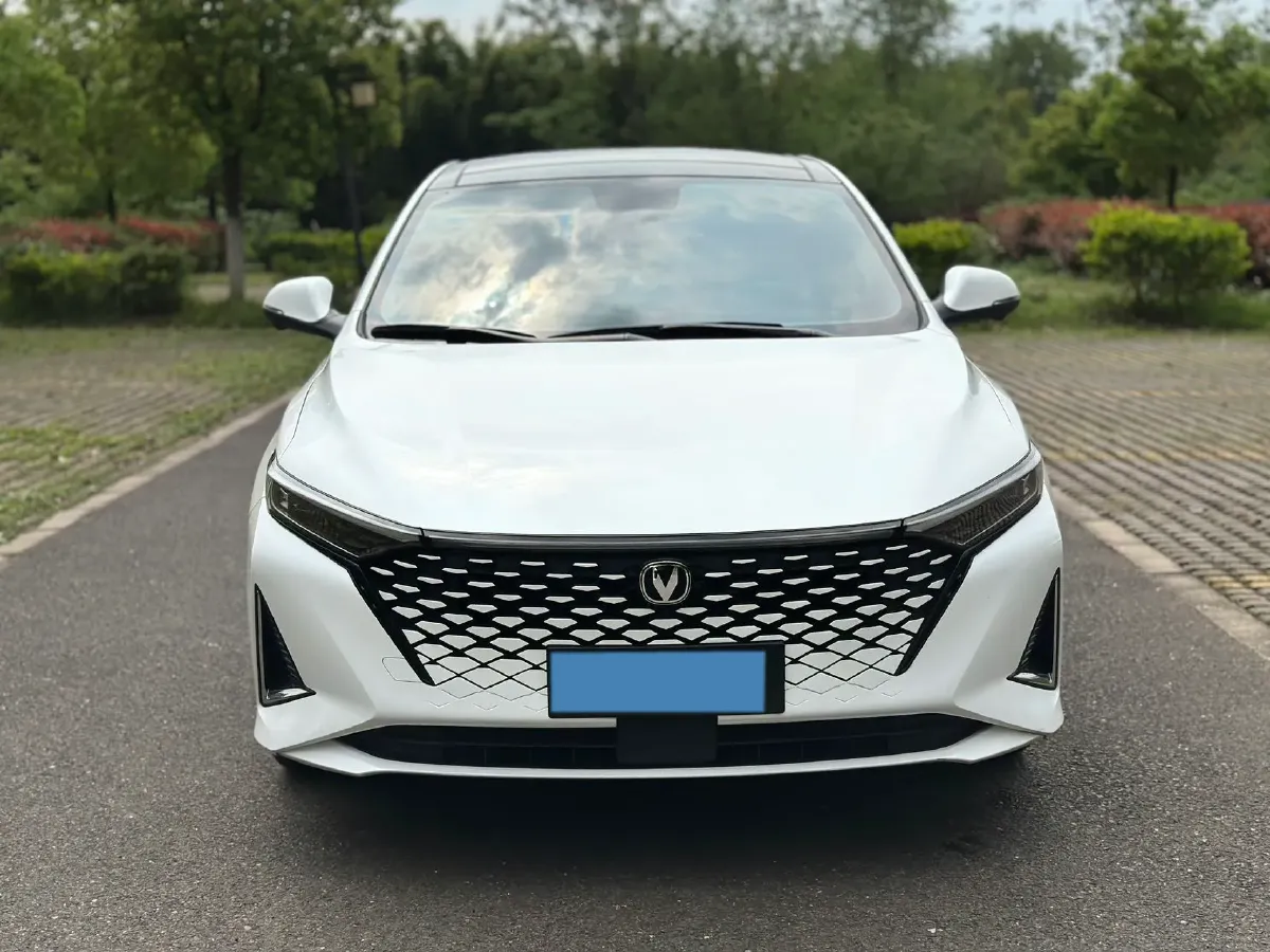 2023 ChangAn Raeton Plus 1.5T 188HP L4 7DCT,autocango,china used car exporter,china ev exporter,chinese used car exporter,chinese used ev exporter